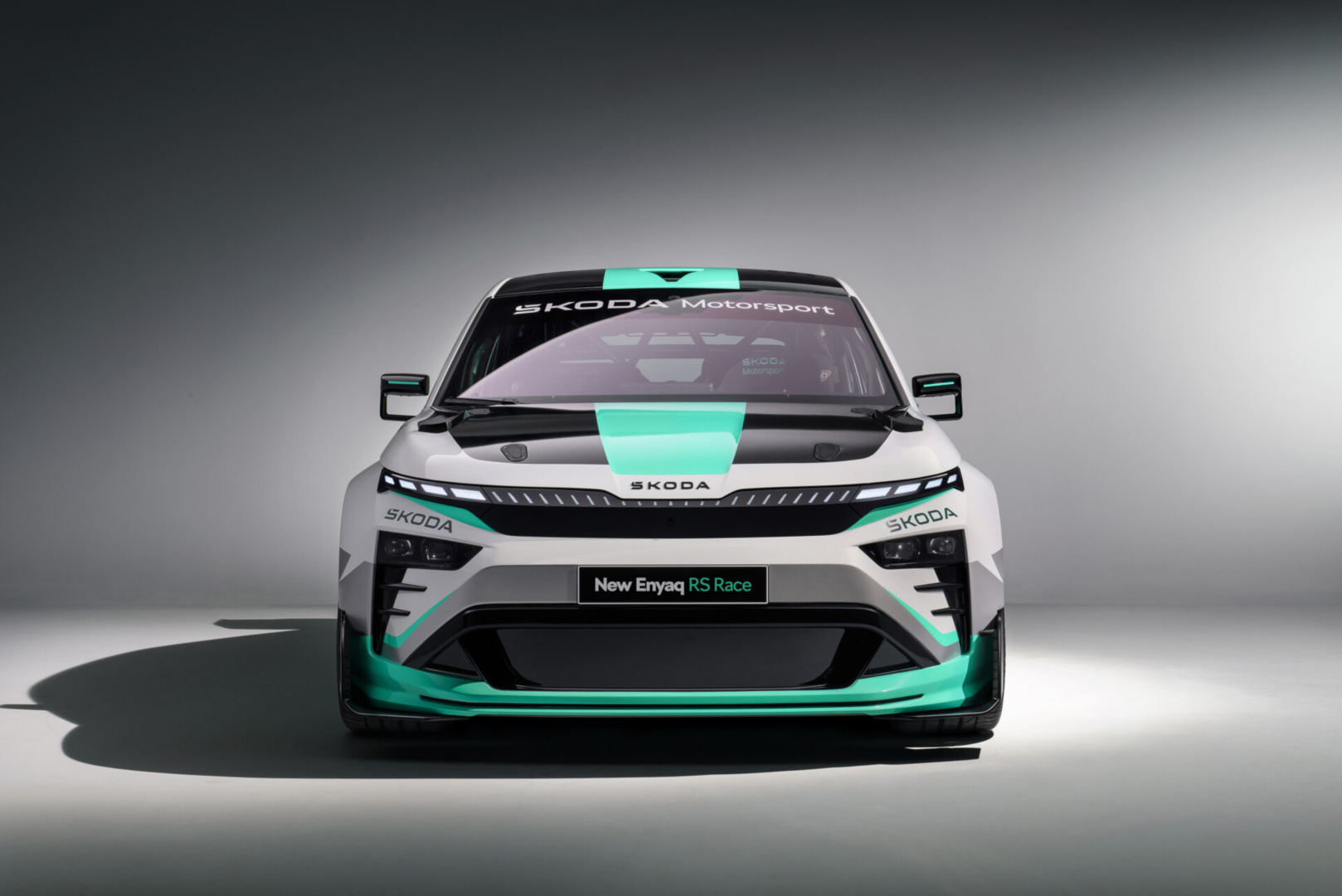 SMALL_04_New_Enyaq_RS_Race_83515513-1920x1281